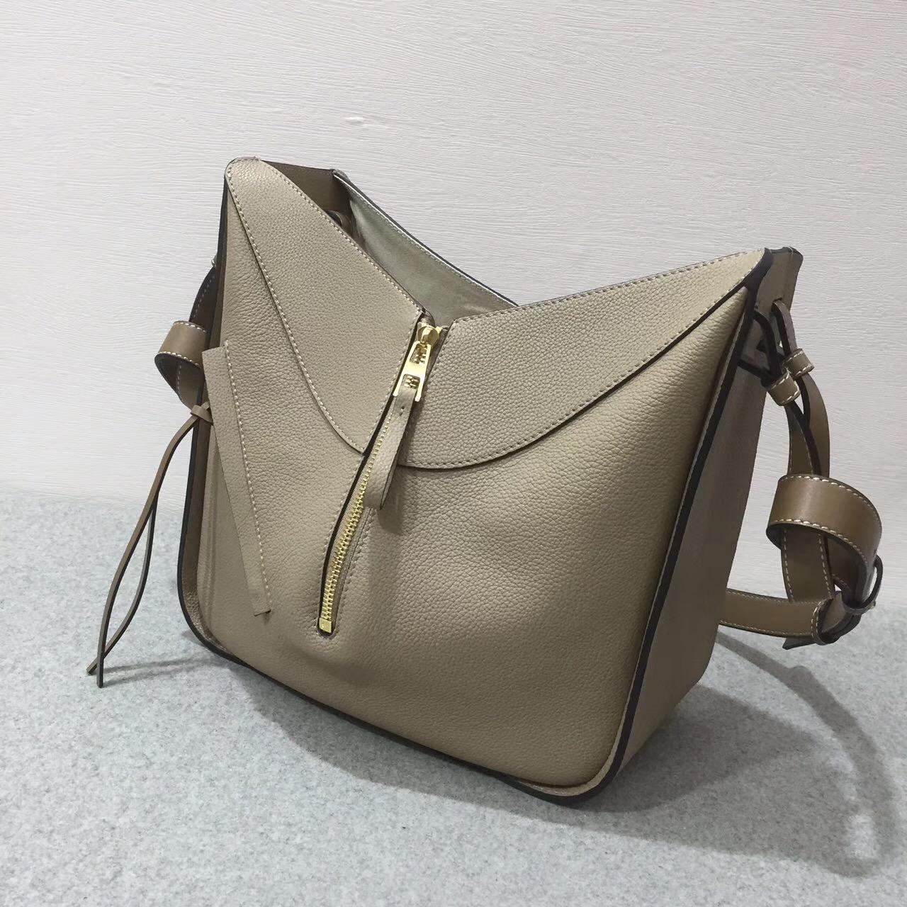 Loewe羅意威 Hammock Small Bag 顆粒Sand/Mink Colour 吊床包