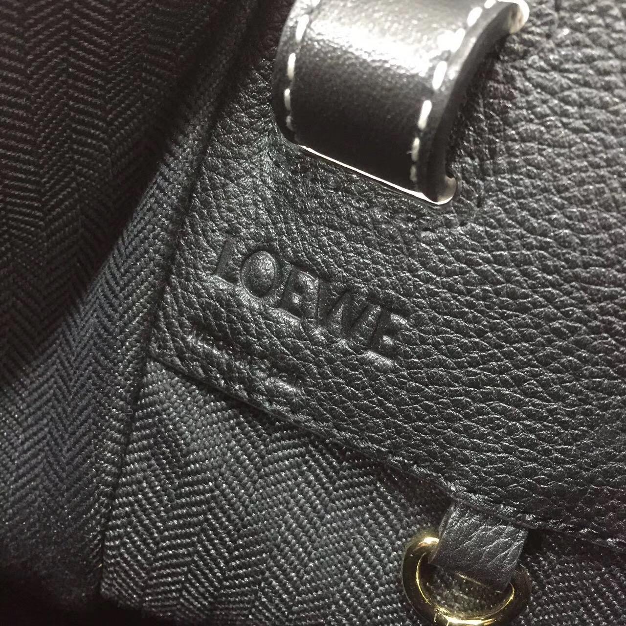 Loewe羅意威 Hammock Small Bag 顆粒小牛皮 黑色吊床包