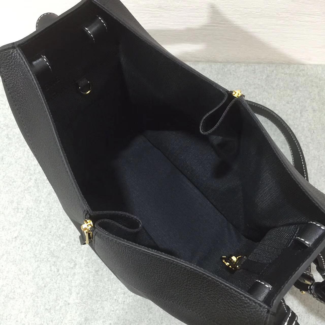 Loewe羅意威 Hammock Small Bag 顆粒小牛皮 黑色吊床包