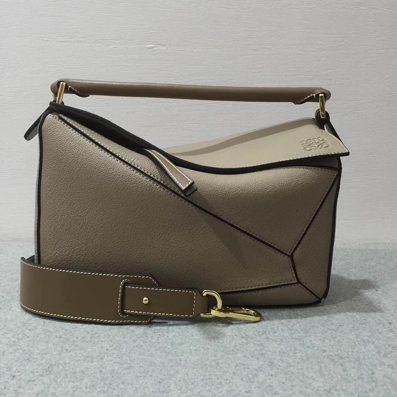 Loewe羅意威中號顆粒小牛皮 Puzzle Bag Sand/Mink Colour