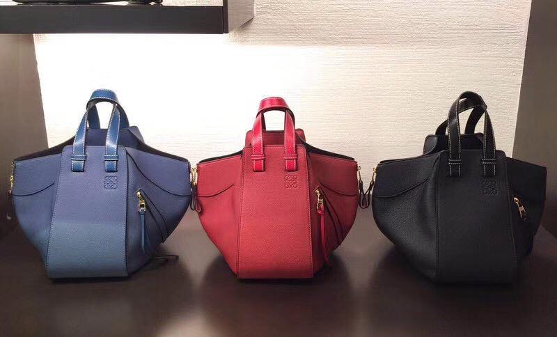 Loewe羅意威 Hammock Small Bag 顆粒小牛皮 黑色吊床包