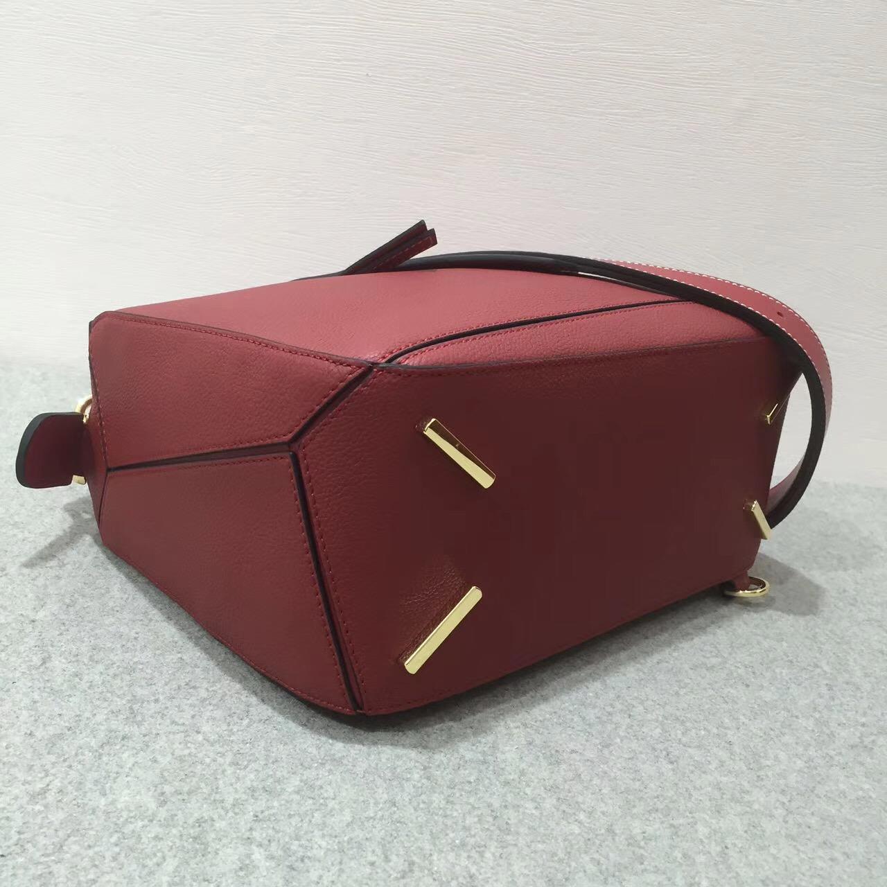 Loewe羅意威中號 Puzzle Bag 顆粒小牛皮胭脂红