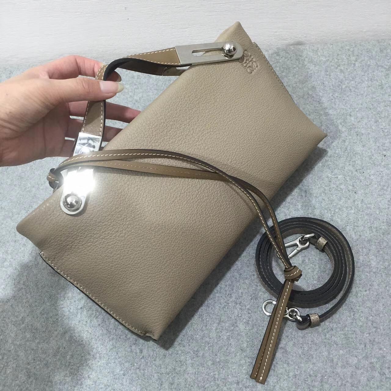 loewe羅意威 軟顆粒小牛皮 Missy Small Bag 灰色