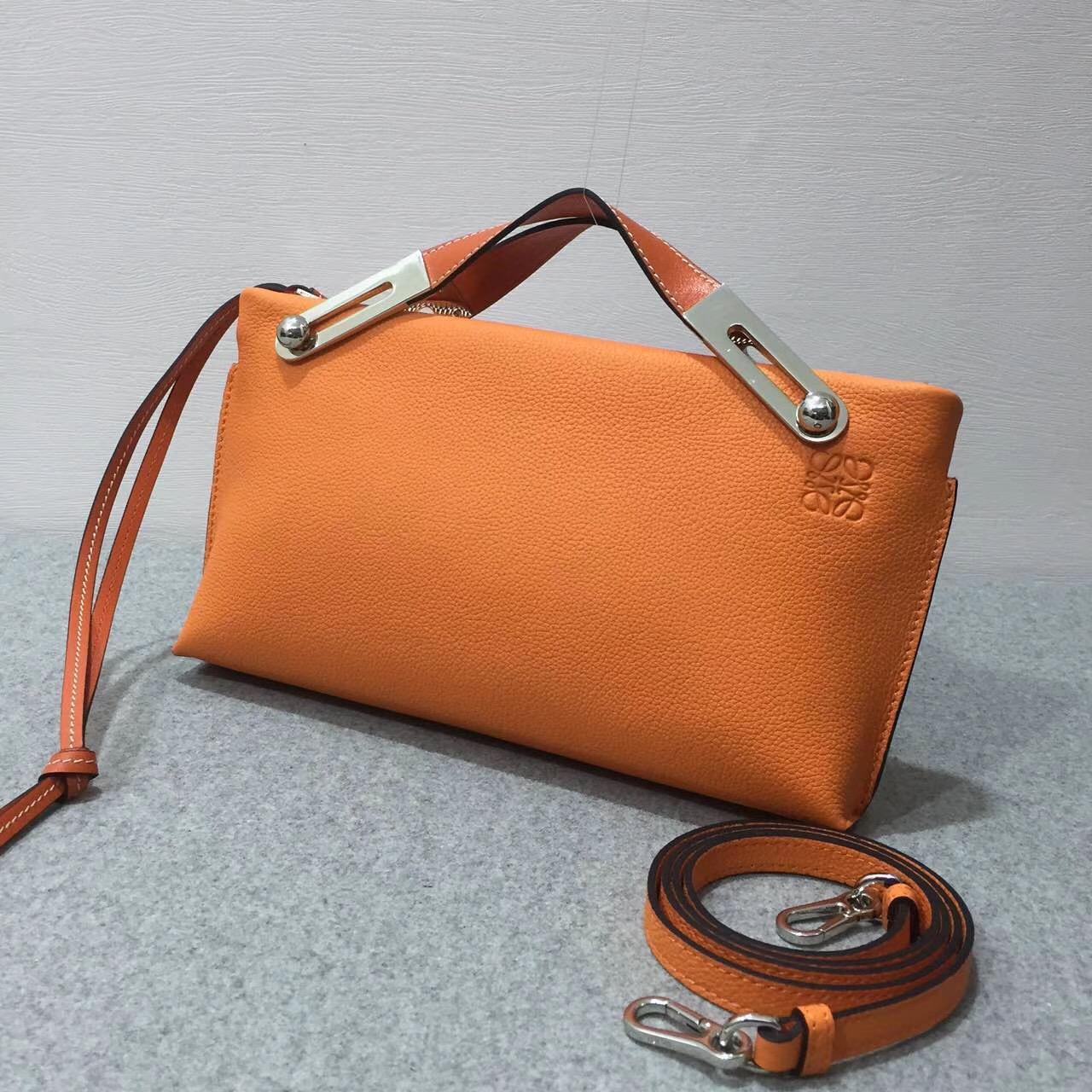 loewe羅意威 軟顆粒小牛皮 Missy Small Bag 橙色