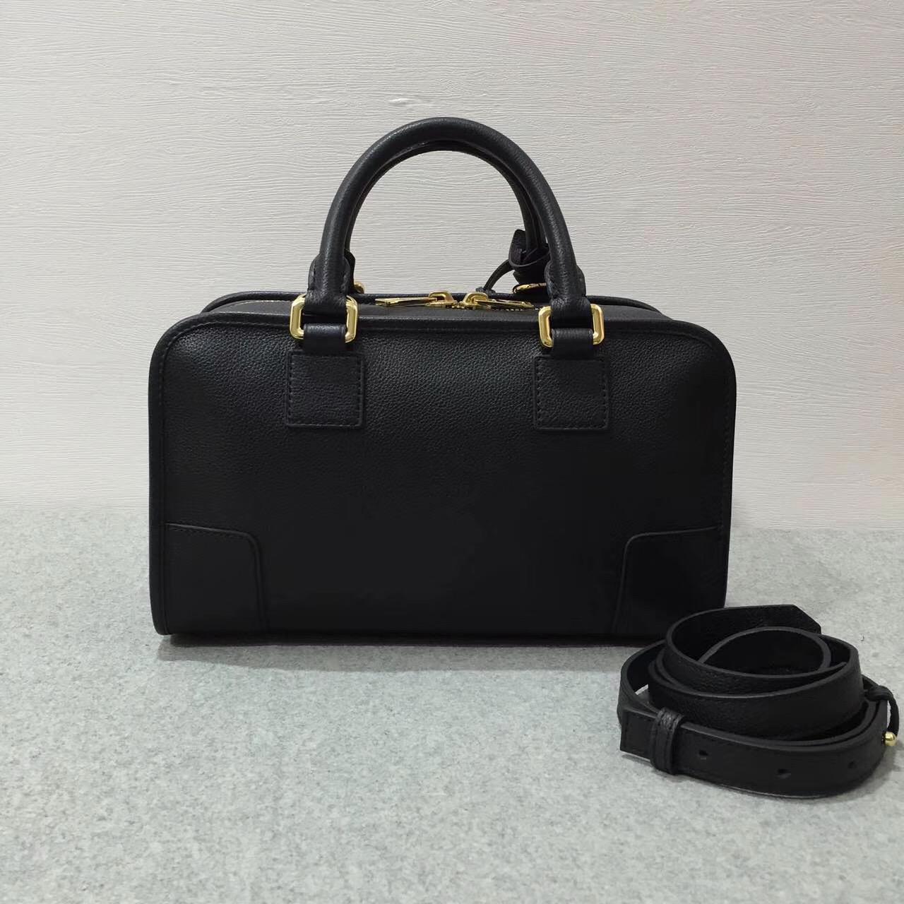 Loewe羅意威 采用粒面小牛皮经典代表作 Amazona 28 Bag 黑色