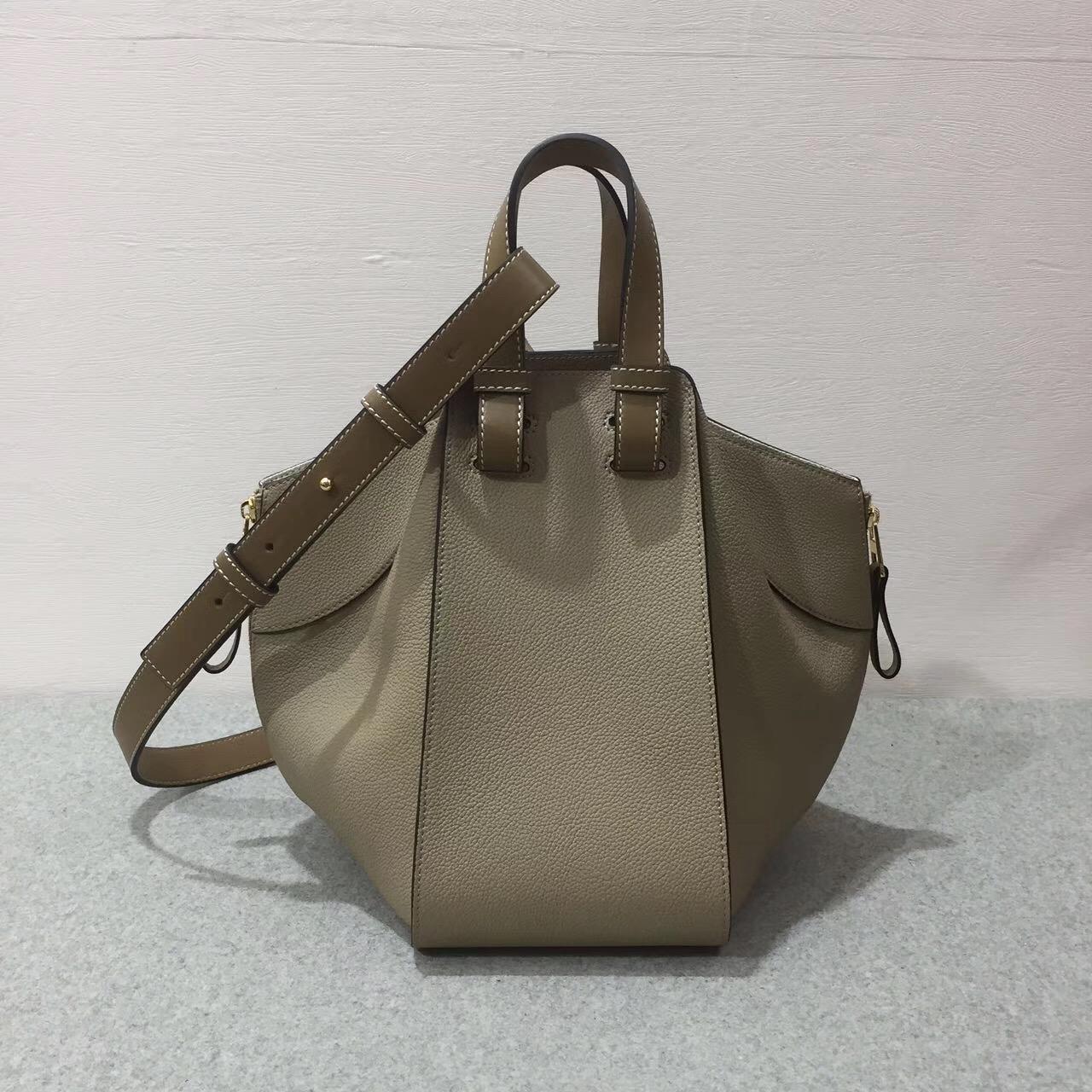 Loewe羅意威 Hammock Small Bag 顆粒Sand/Mink Colour 吊床包