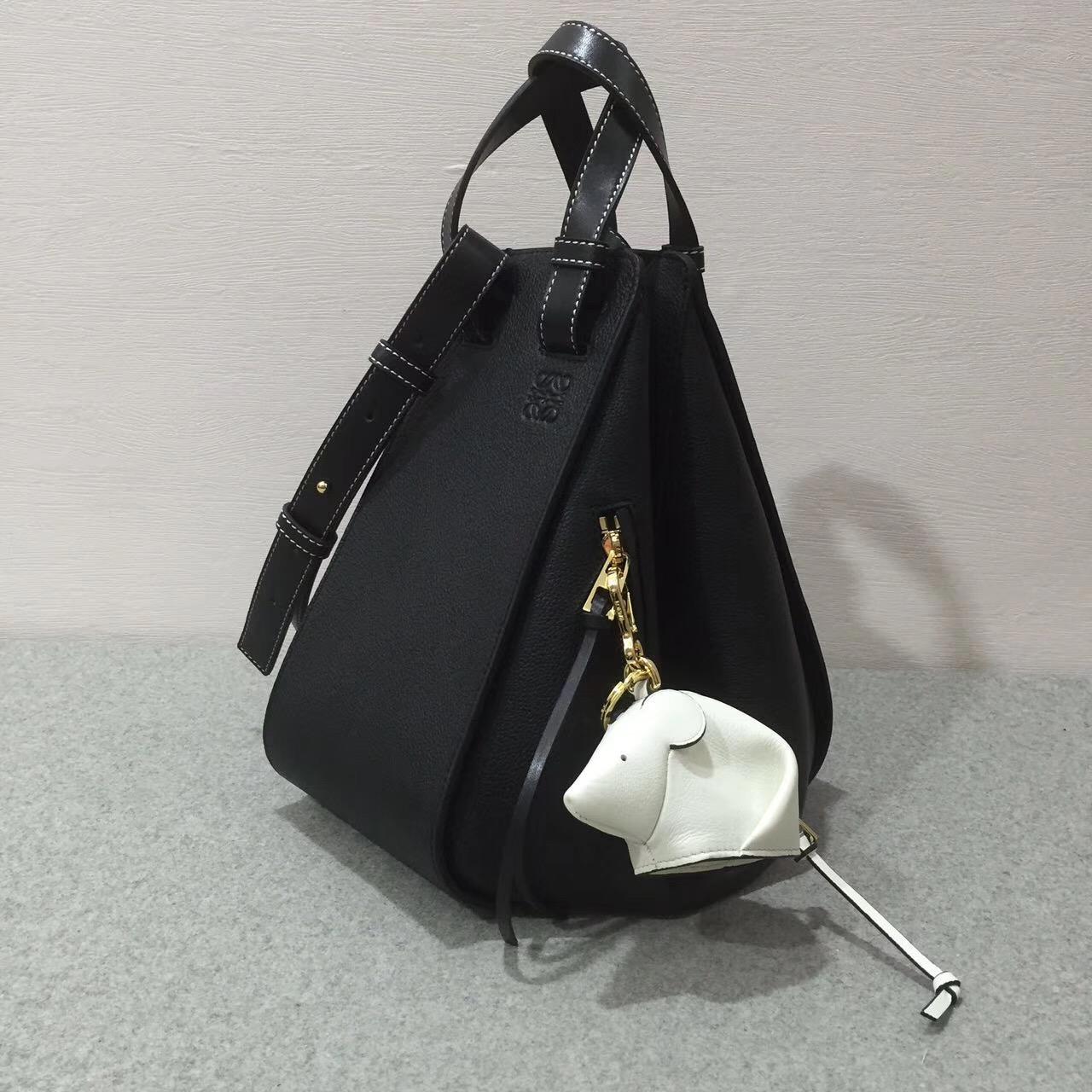 Loewe羅意威 Hammock Small Bag 顆粒小牛皮 黑色吊床包