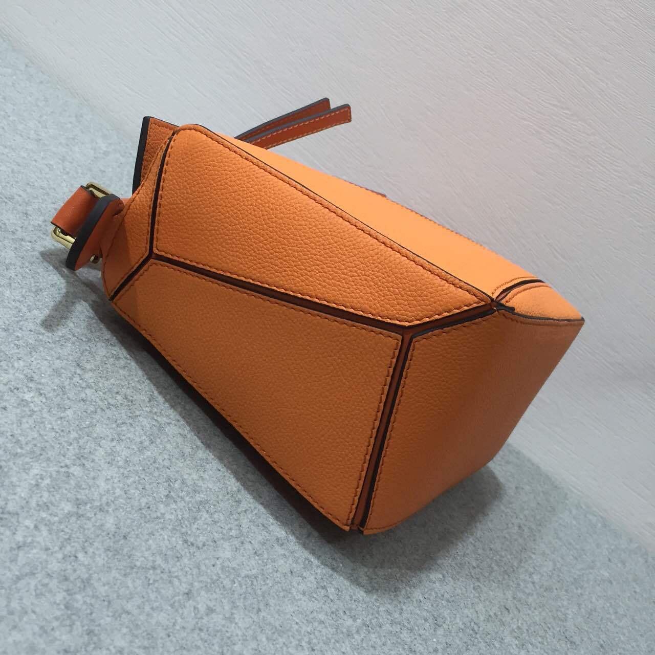 Loewe羅意威小號幾何包 Puzzle Small Bag Apricot/Orange 顆粒小牛皮