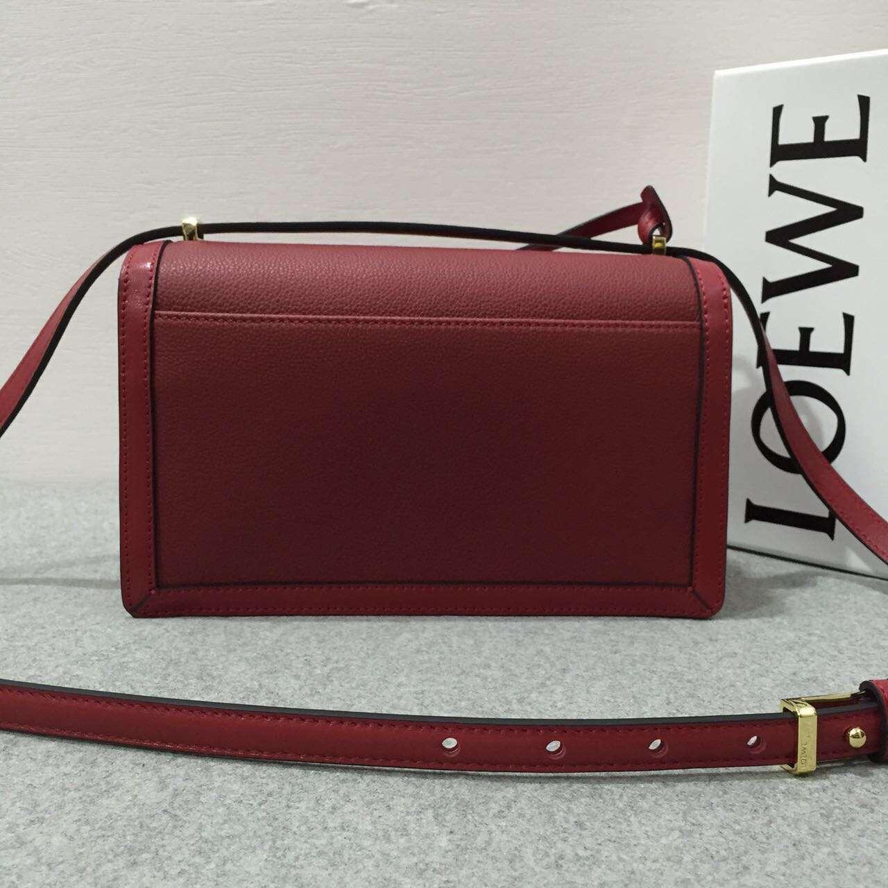 Loewe羅意威 巴塞羅那三角形包 Barcelona Bag 胭脂紅