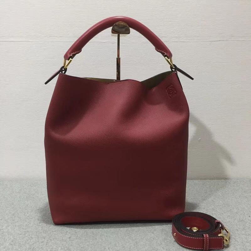 Loewe T Bucket Bag 黑色柔軟粒面小牛皮