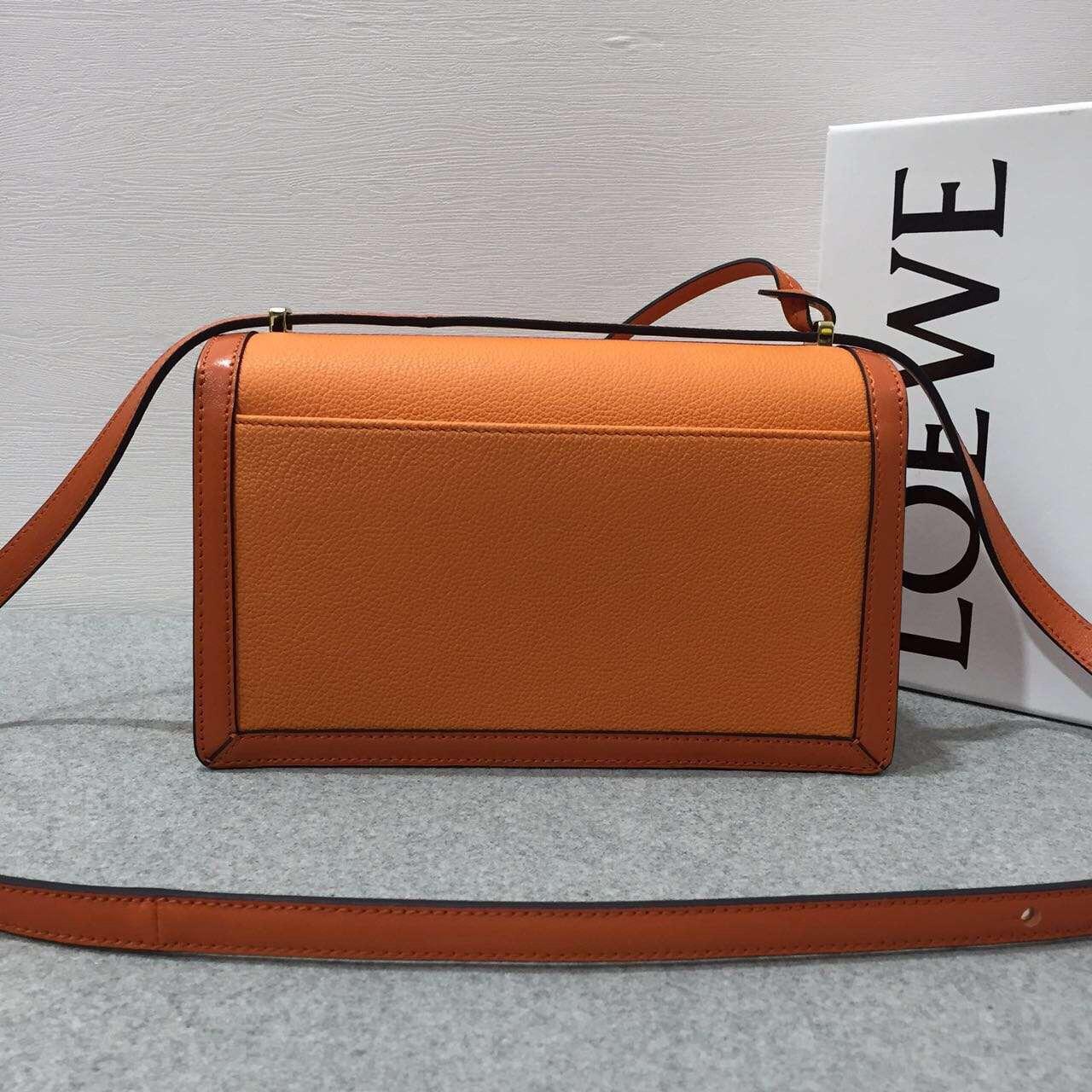 Loewe羅意威 巴塞羅那三角形包 Barcelona Bag 橙色