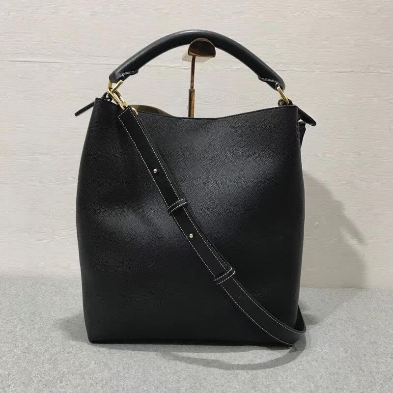 Loewe T Bucket Bag 黑色柔軟粒面小牛皮