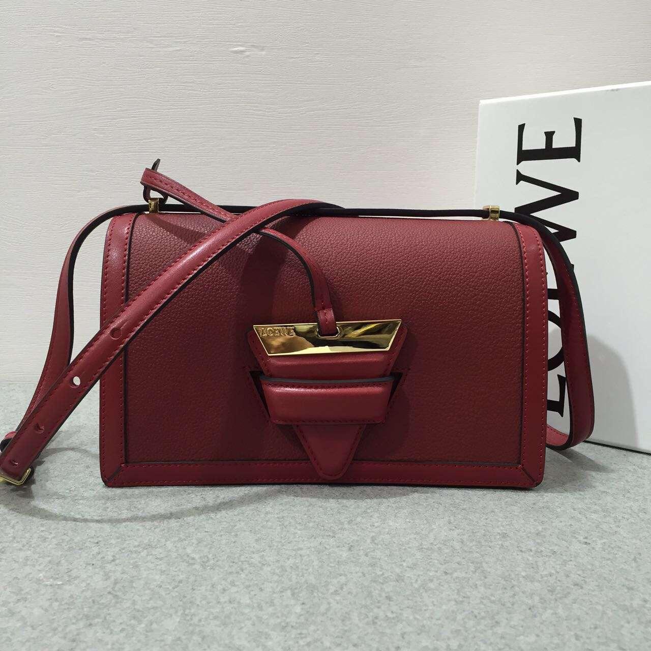 Loewe羅意威 巴塞羅那三角形包 Barcelona Bag 胭脂紅