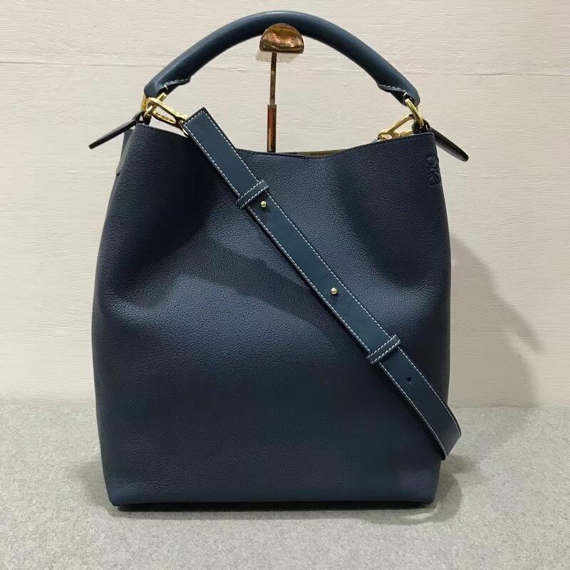 Loewe柔軟粒面小牛皮 T Bucket Bag 靛藍色