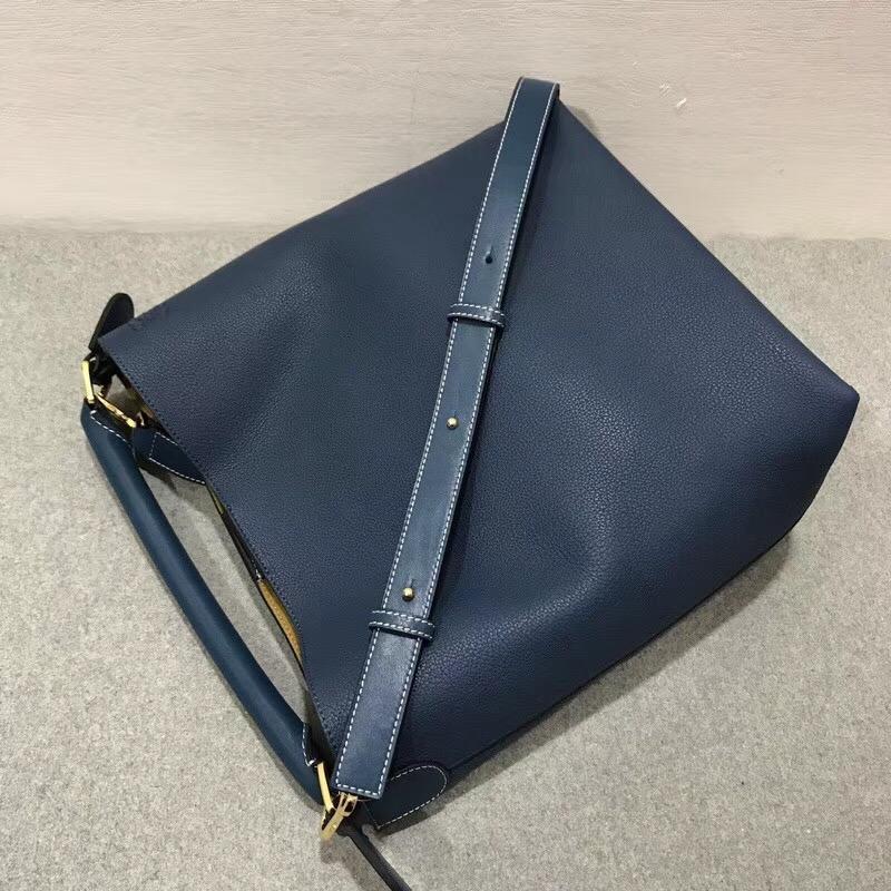 Loewe柔軟粒面小牛皮 T Bucket Bag 靛藍色