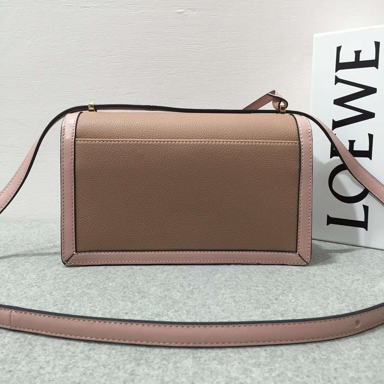 Loewe羅意威 巴塞羅那三角形包 Barcelona Bag blush