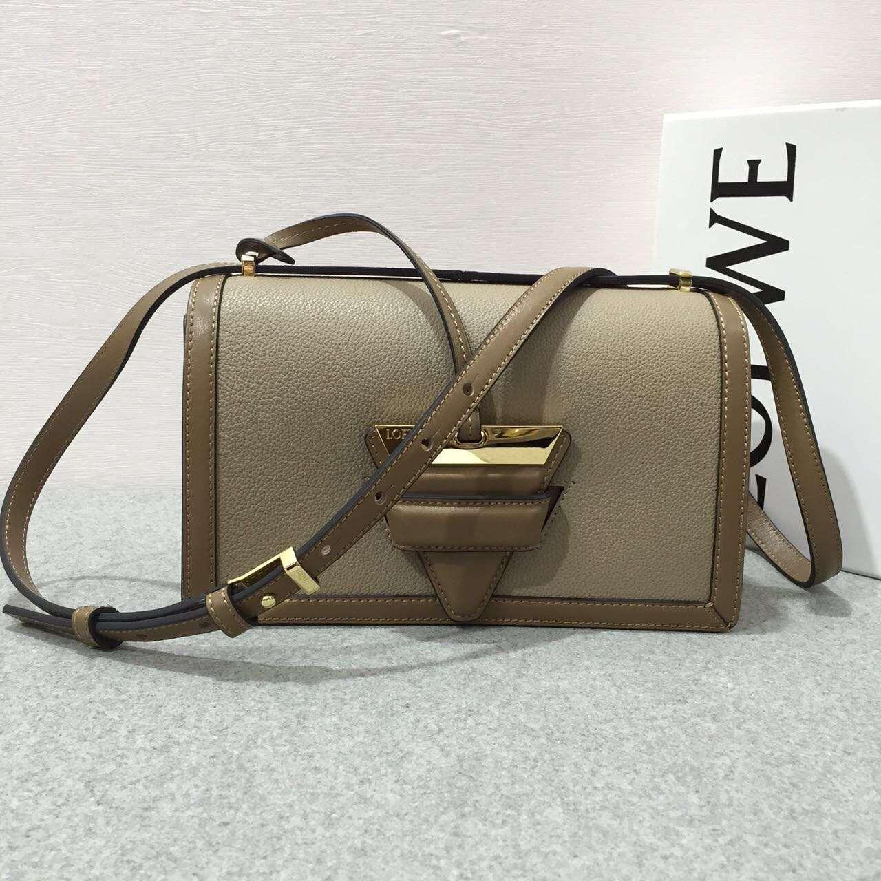 Loewe羅意威 巴塞羅那三角形包 Barcelona Bag Dark Taupe