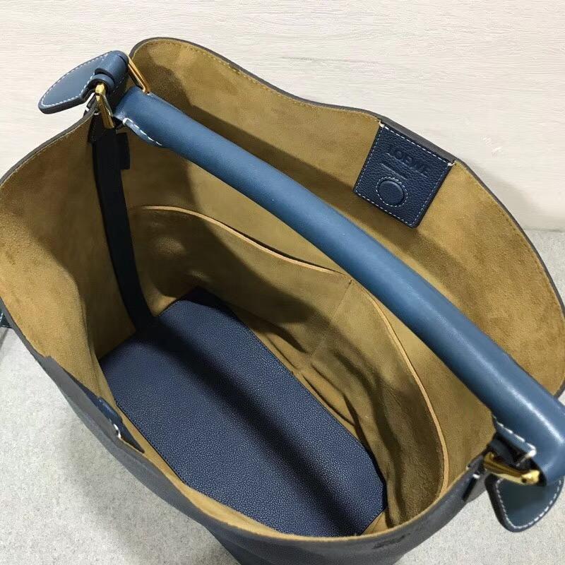 Loewe柔軟粒面小牛皮 T Bucket Bag 靛藍色