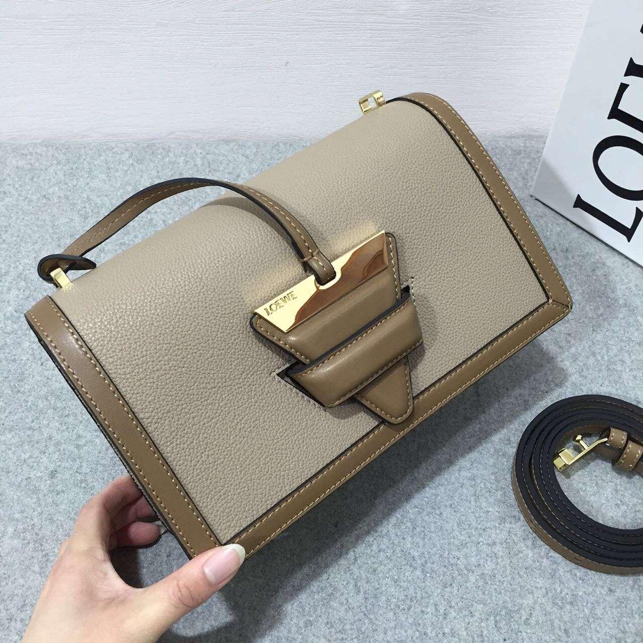 Loewe羅意威 巴塞羅那三角形包 Barcelona Bag Dark Taupe