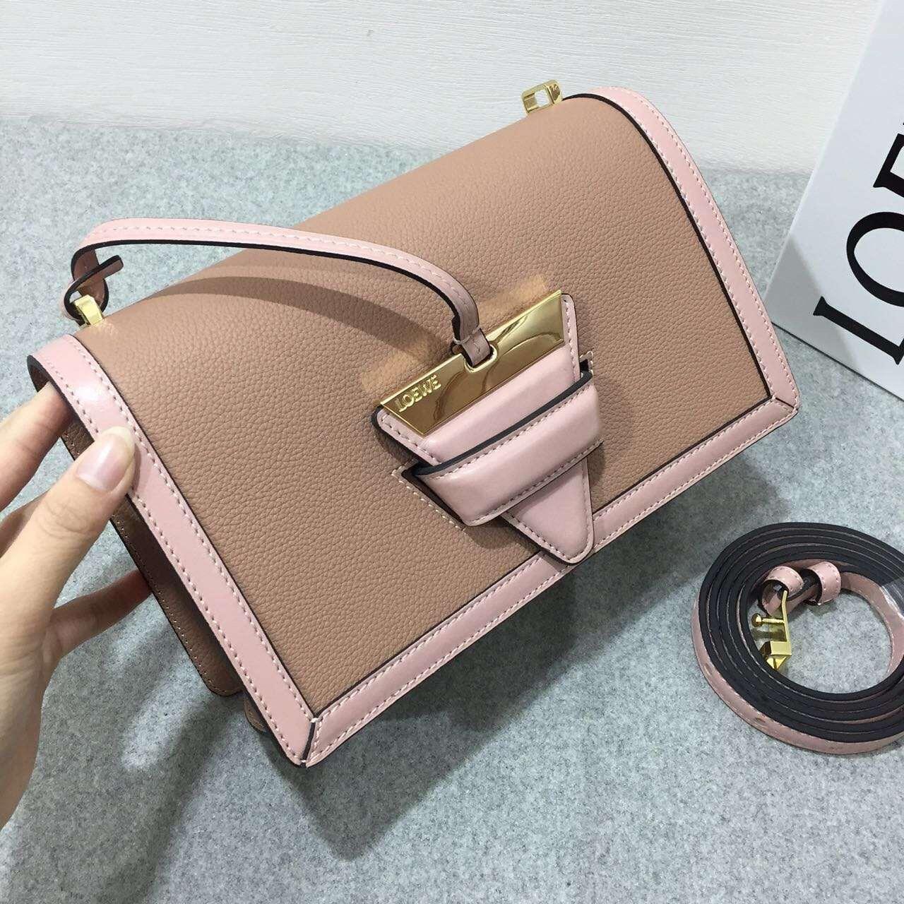 Loewe羅意威 巴塞羅那三角形包 Barcelona Bag blush