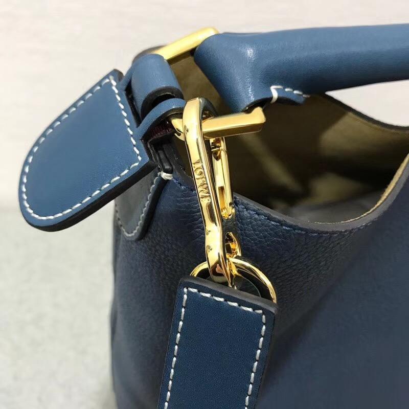 Loewe柔軟粒面小牛皮 T Bucket Bag 靛藍色