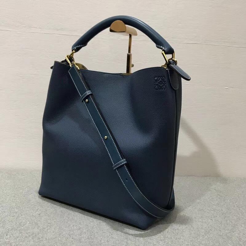 Loewe柔軟粒面小牛皮 T Bucket Bag 靛藍色