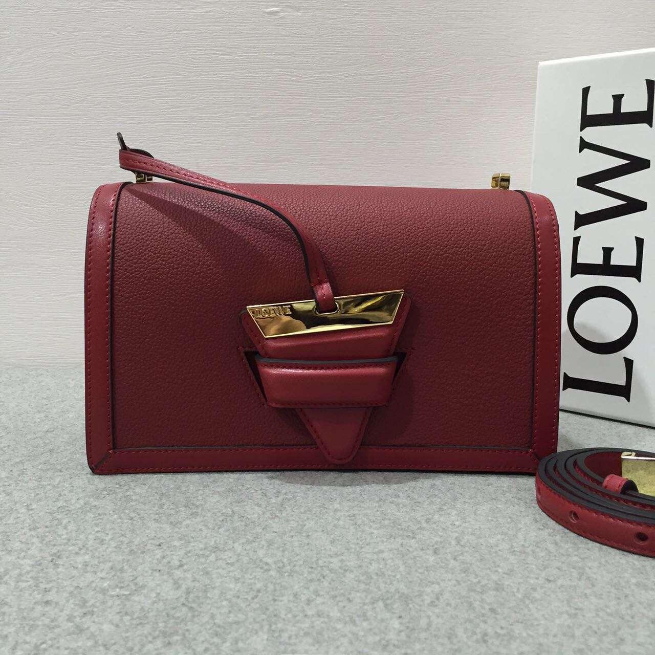 Loewe羅意威 巴塞羅那三角形包 Barcelona Bag 胭脂紅