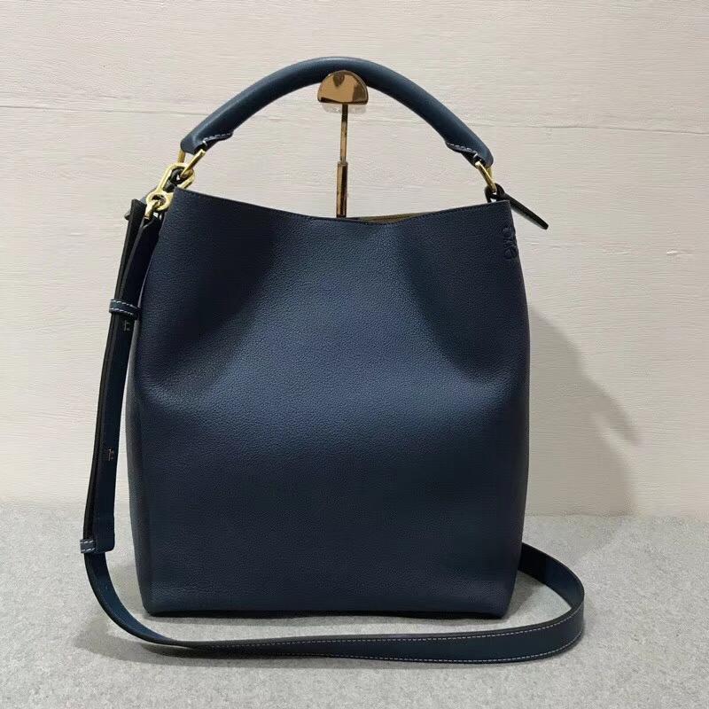 Loewe柔軟粒面小牛皮 T Bucket Bag 靛藍色