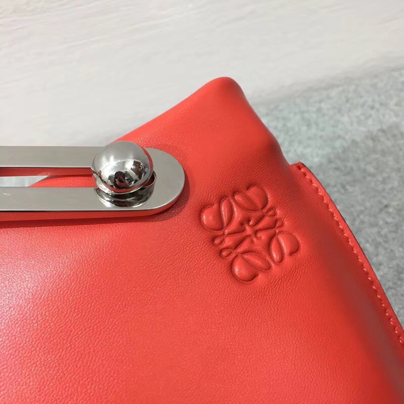 LOEWE羅意威 Missy Bag 胭脂红納帕napa皮革 拉鏈包