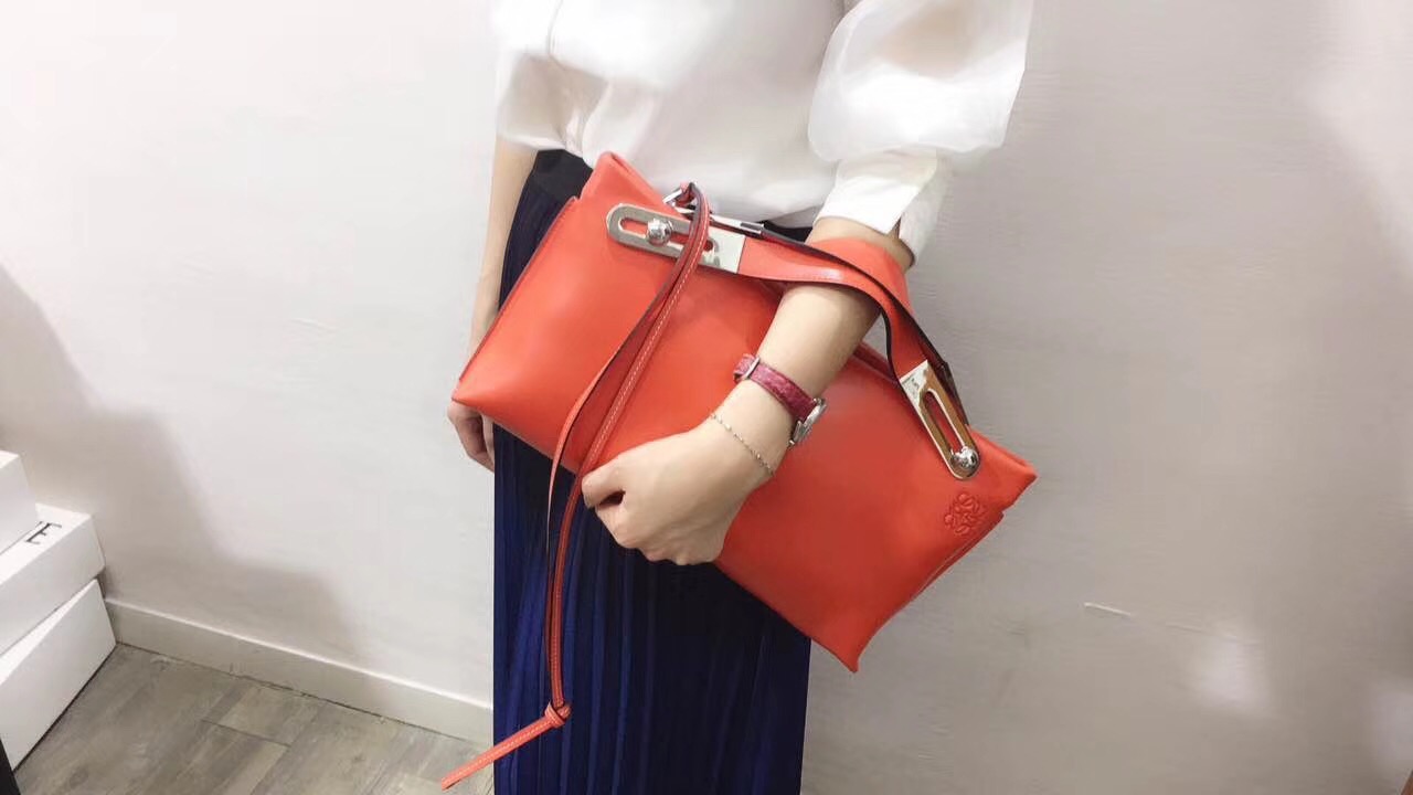 LOEWE羅意威 Missy Bag 胭脂红納帕napa皮革 拉鏈包