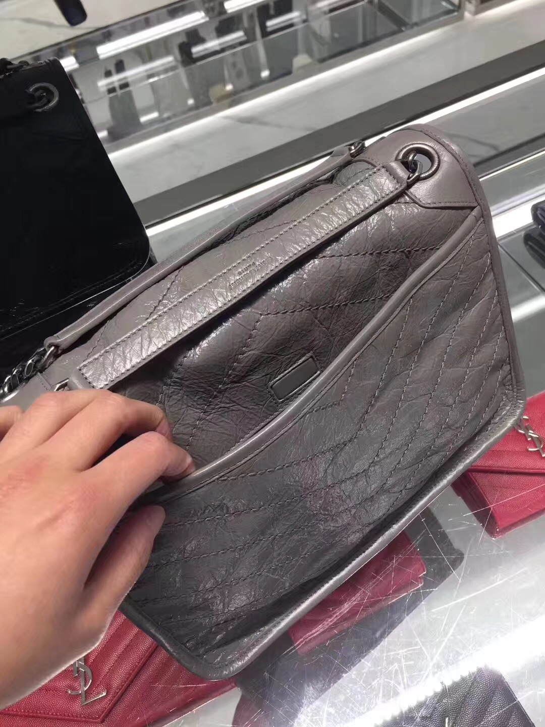 YSL中號NIKI做舊褶皺霧絎縫灰色真皮鏈條包 monogramme saint laurent翻蓋包