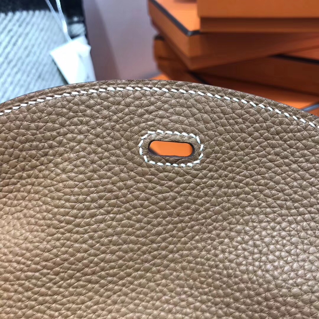 愛馬仕最具名媛風的包袋Hermes Lindy 26CM togo CK37 Gold金棕色1H太妃色