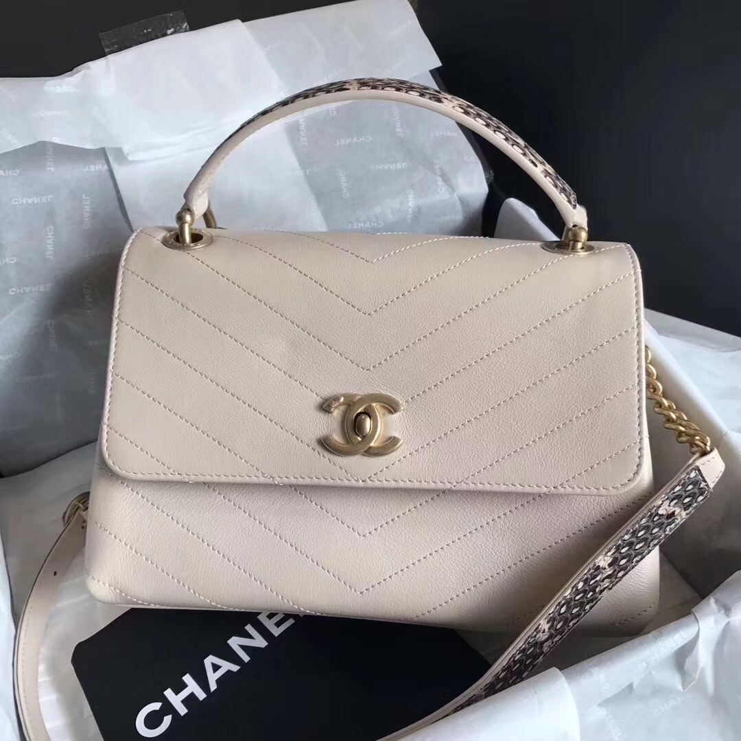 Chanel 2018春夏款口蓋包Flap bag 黑色顆粒壓花小牛皮、錦蛇皮