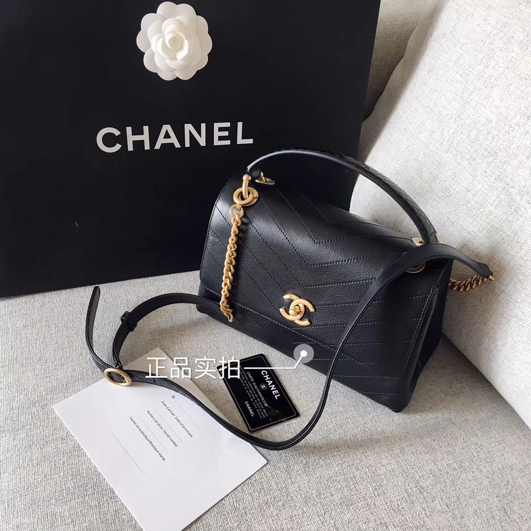 Chanel 2018春夏款口蓋包Flap bag 黑色顆粒壓花小牛皮、錦蛇皮