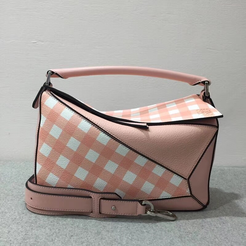 Loewe 小格紋粒面小牛皮Puzzle Gingham Bag Salmon