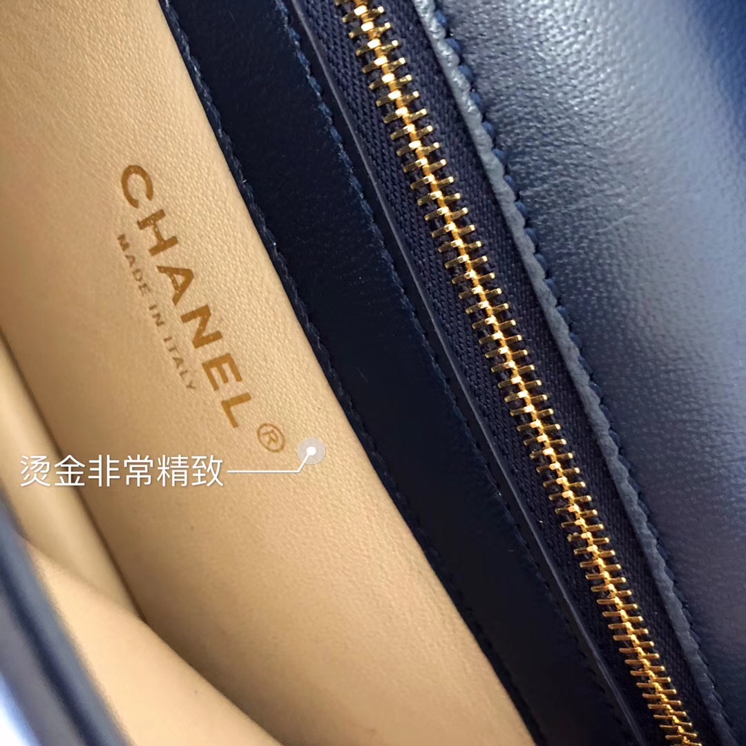 小香2018春夏系款 口蓋包Flap bag 寶藍色 羊皮革與金色金屬