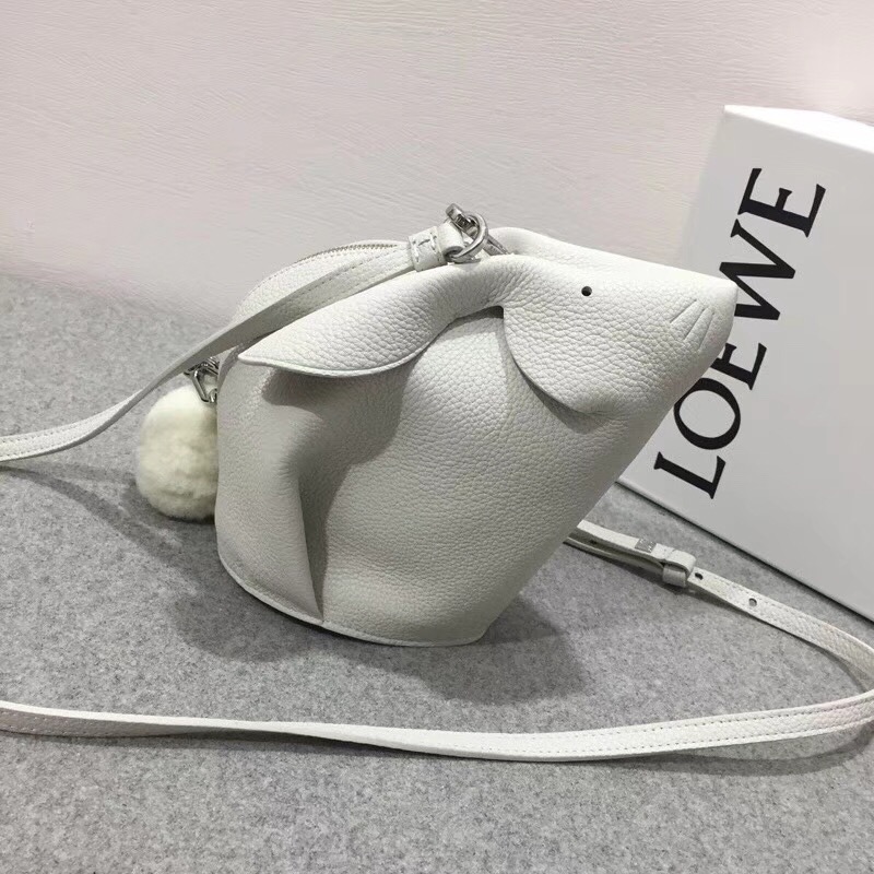 Loewe 兔子形迷妳包軟顆粒的小牛 Bunny Mini Bag 白色