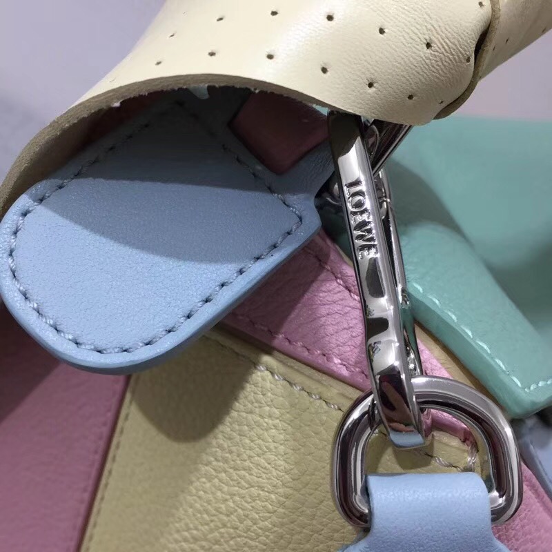 羅意威女包 loewe彩色糖果色Puzzle Wrap Bag Multicolor 配穿孔雙色納帕皮革條