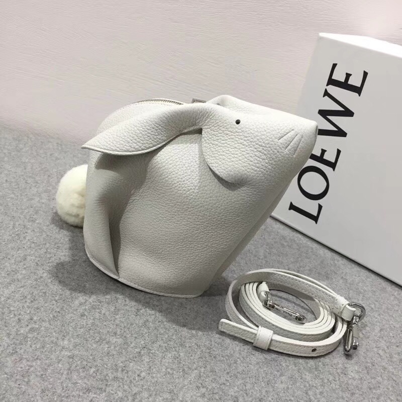 Loewe 兔子形迷妳包軟顆粒的小牛 Bunny Mini Bag 白色