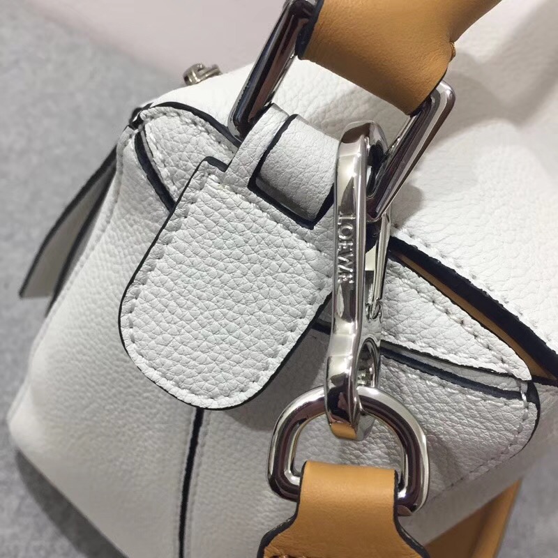 羅意威女包loewe Puzzle Bag Soft White/Amber Soft Grained Calf/Classic Ca