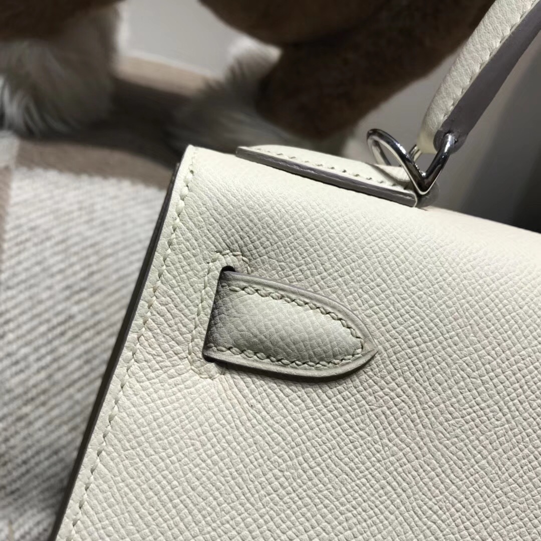 愛馬仕凱莉包Hermes Kelly 28cm Epsom CC10 Craie奶昔白外縫银扣