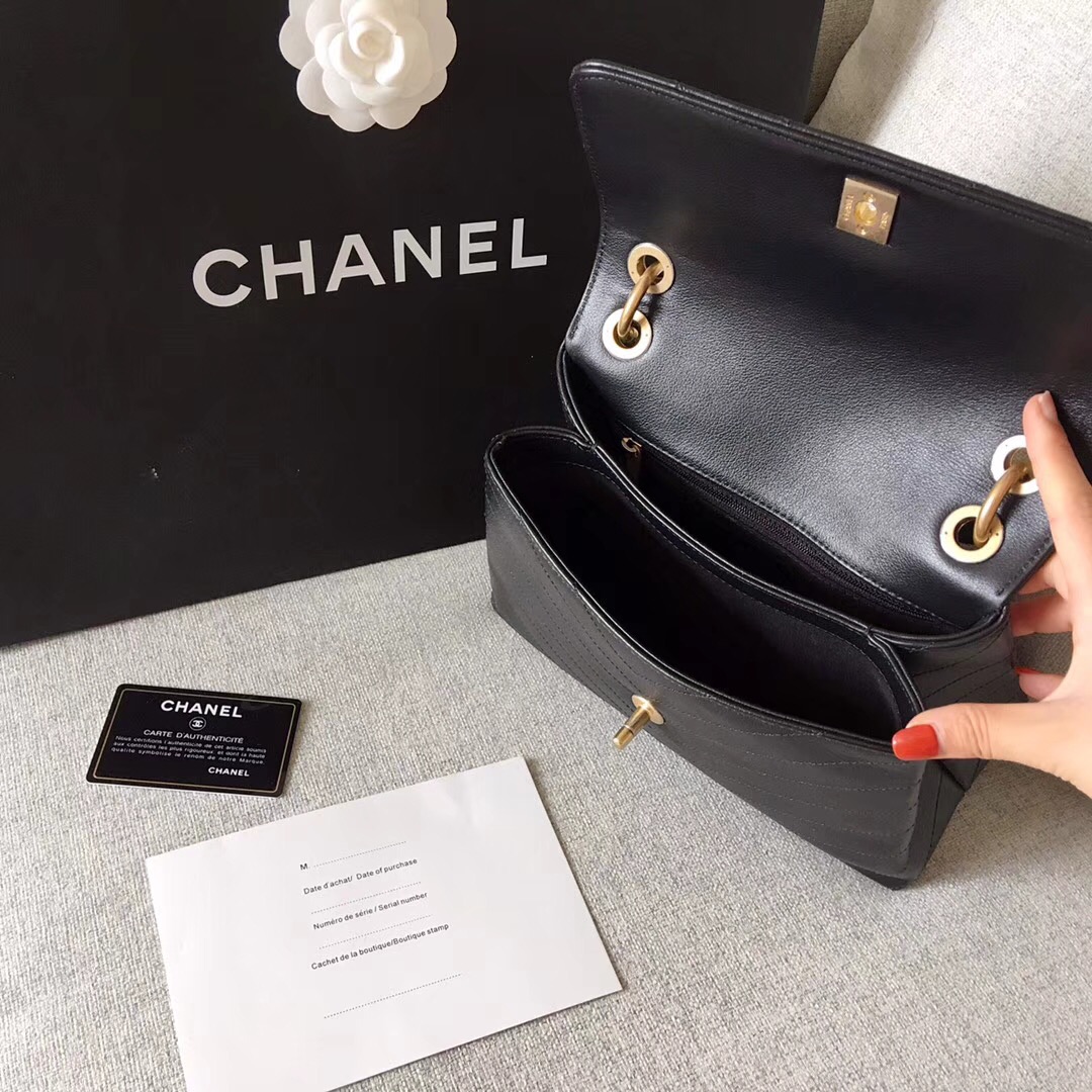 Chanel 2018春夏款口蓋包Flap bag 黑色顆粒壓花小牛皮、錦蛇皮