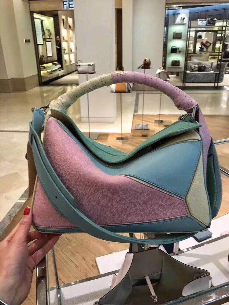 羅意威女包 loewe彩色糖果色Puzzle Wrap Bag Multicolor 配穿孔雙色納帕皮革條