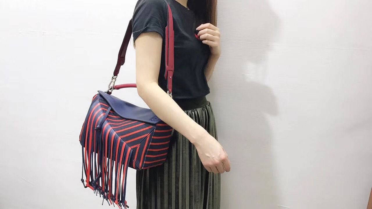 羅意威女包 loewe 酷炫風格超長流蘇Puzzle Fringes Bag 深藍色/紅色