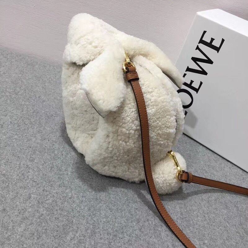loewe shearling Bunny Mini Bag 原色 羊毛活潑的兔子包袋