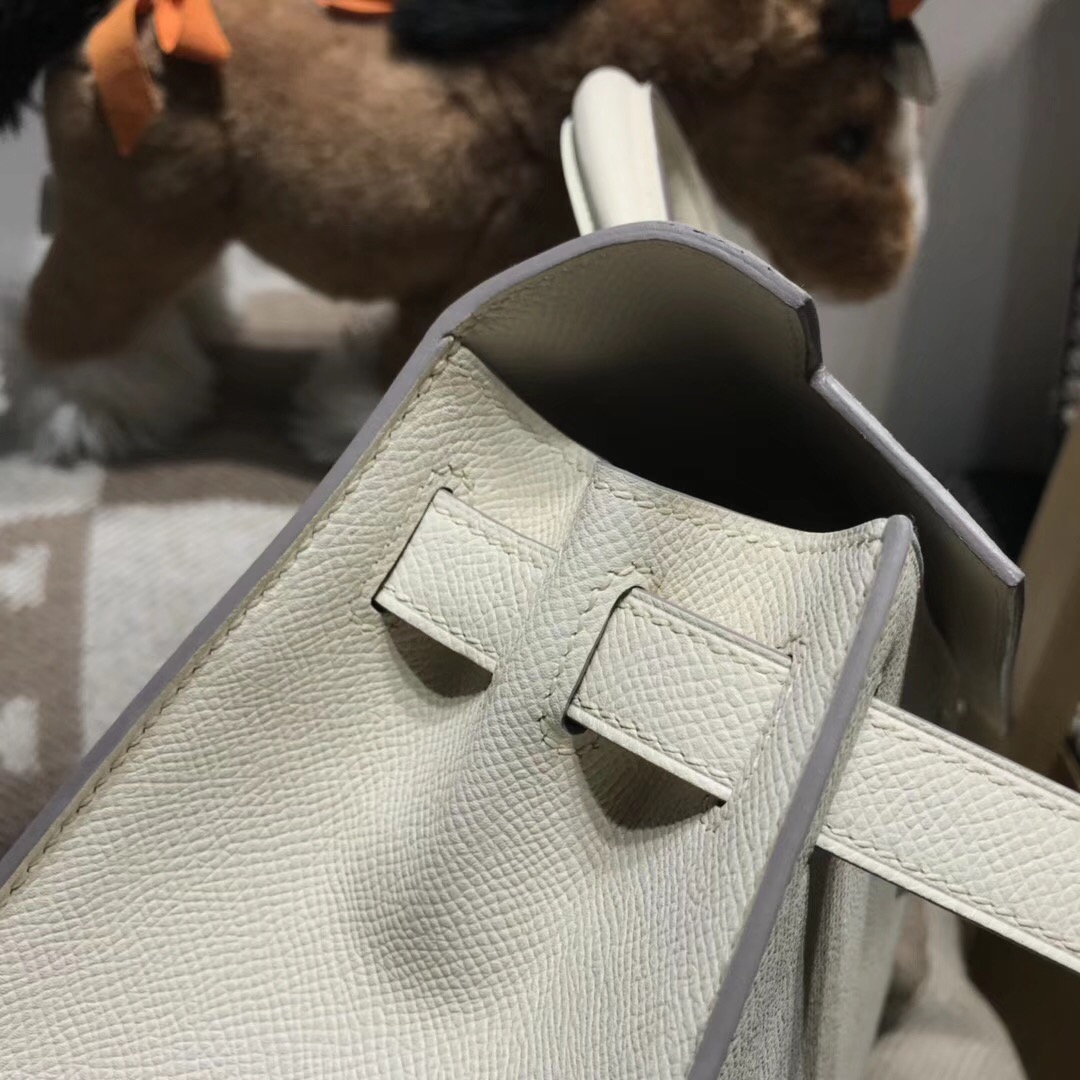 愛馬仕凱莉包Hermes Kelly 28cm Epsom CC10 Craie奶昔白外縫银扣