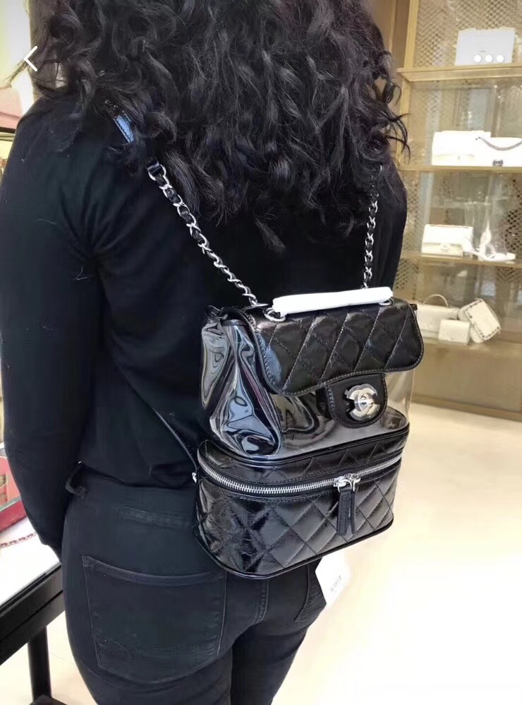 2018早春度 小香黑色皺紋小牛皮PVC材質 口蓋包Flap bag backpack bag