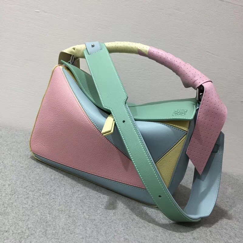 羅意威女包 loewe彩色糖果色Puzzle Wrap Bag Multicolor 配穿孔雙色納帕皮革條