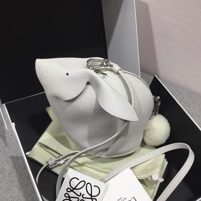 Loewe 兔子形迷妳包軟顆粒的小牛 Bunny Mini Bag 白色