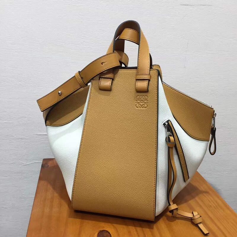 loewe Hammock手袋柔軟粒面小牛皮Medium Bag Soft White/Amber